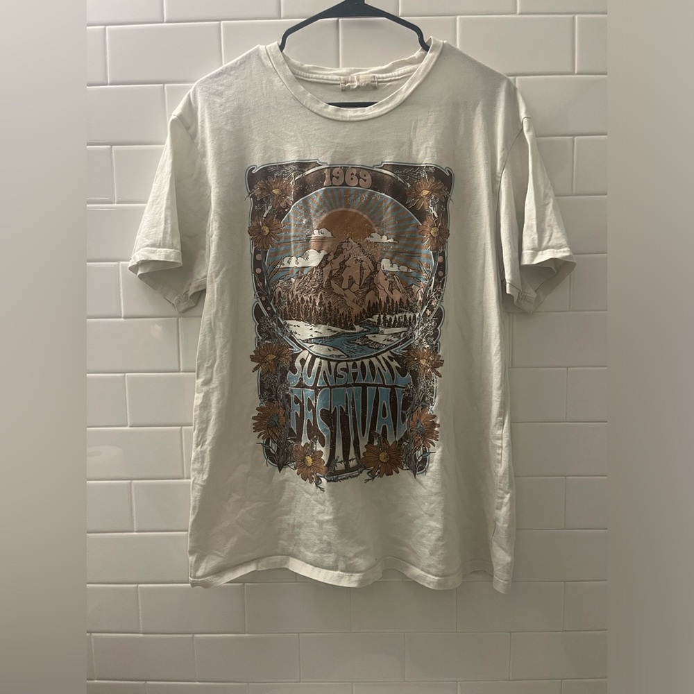 Alter’d State Woman’s Graphic T Size: M (B)
